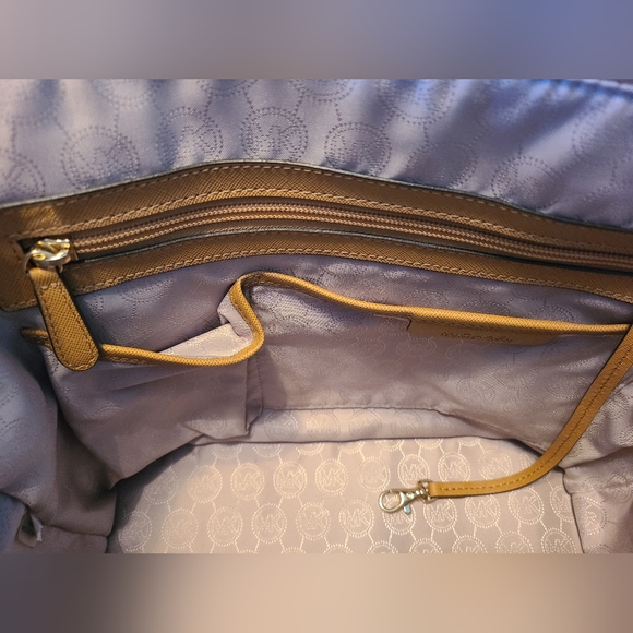 NWOT MICHAEL KORS Jet Set East West Tote - Picture 8 of 11